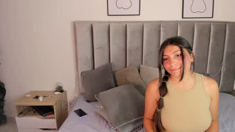 Emily  Laila  online show from 01.11.25