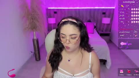 Emmy Walker online show from 09.09.25