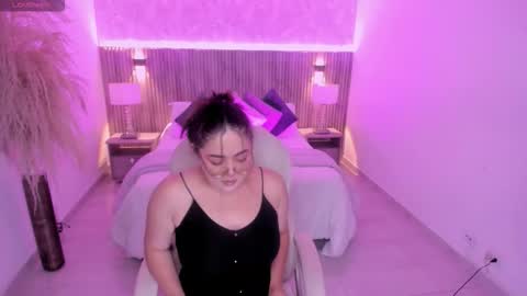 Emmy Walker online show from 09.24.25