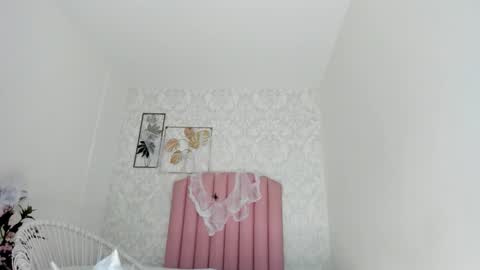 Snapshot of emy_barnert chatting on 10.18.25 Mili online show from 10.18.25