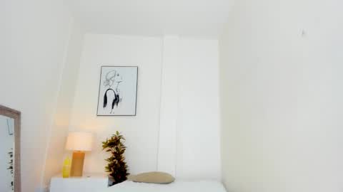 Snapshot of emy_barnert chatting on 10.25.25 Mili online show from 10.25.25