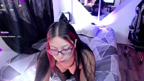 Snapshot of emy_xdy chatting on 01.09.25 Im Emily would you like to help me reach 100  online show from 01.09.25
