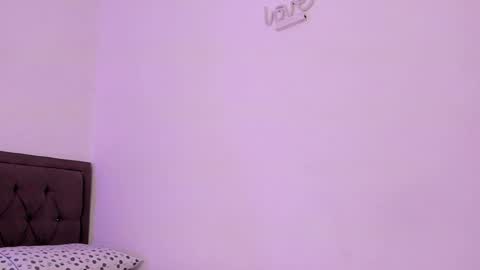 Emiliana online show from 12.17.24