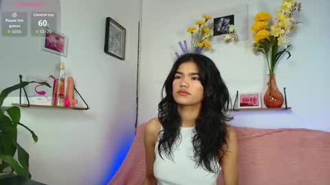 Snapshot of emycarver09 chatting on 09.21.25 emycarver09 online show from 09.21.25