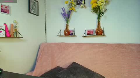 Snapshot of emycarver09 chatting on 09.24.25 emycarver09 online show from 09.24.25