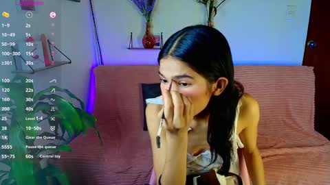 Snapshot of emycarver09 chatting on 10.05.25 emycarver09 online show from 10.05.25