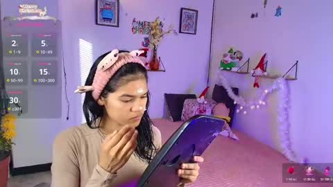 emycarver09 online show from 11.13.25