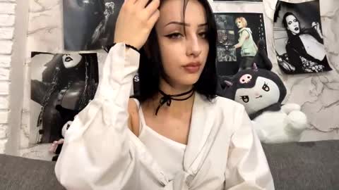 Snapshot of enasmelko chatting on 10.23.25 Amelia online show from 10.23.25