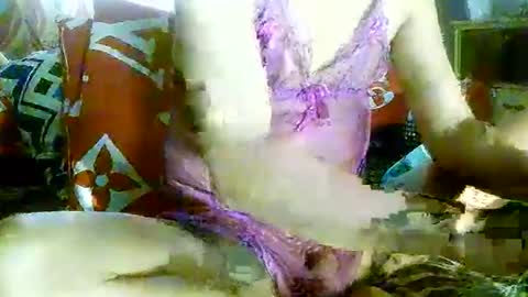 Snapshot of encantadats chatting on 10.11.25 CHUN LY online show from 10.11.25