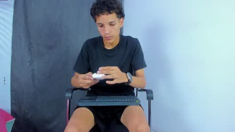 Snapshot of endryboy chatting on 07.19.26 KING online show from 07.19.26