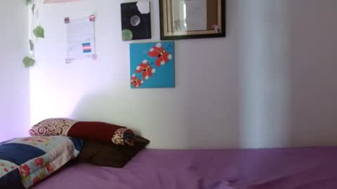 Snapshot of engel20042001 chatting on 10.15.25 engel20042001 online show from 10.15.25