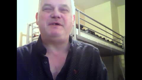 englishguysurrey online show from 01.22.25
