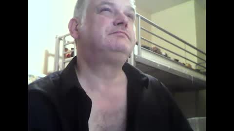 englishguysurrey online show from 09.18.25