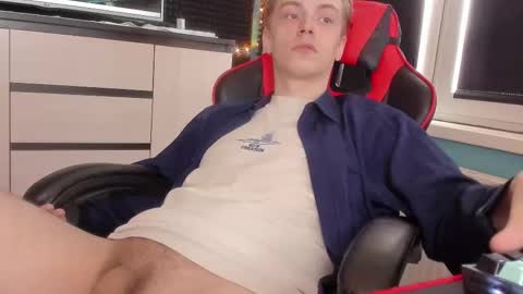 Snapshot of enkeer chatting on 09.19.25 Enker online show from 09.19.25