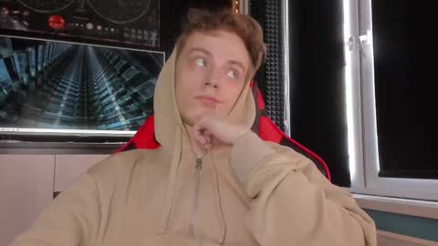 Snapshot of enkeer chatting on 10.07.25 Enker online show from 10.07.25