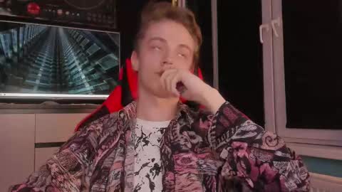 Snapshot of enkeer chatting on 10.16.25 Enker online show from 10.16.25