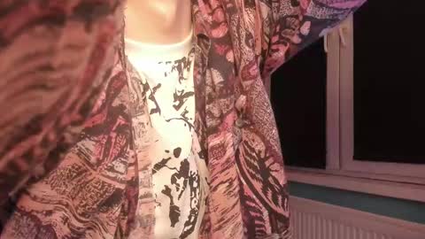 Snapshot of enkeer chatting on 10.22.25 Enker online show from 10.22.25