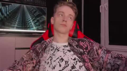 Snapshot of enkeer chatting on 10.26.25 Enker online show from 10.26.25