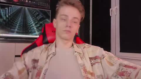 Snapshot of enkeer chatting on 10.27.25 Enker online show from 10.27.25