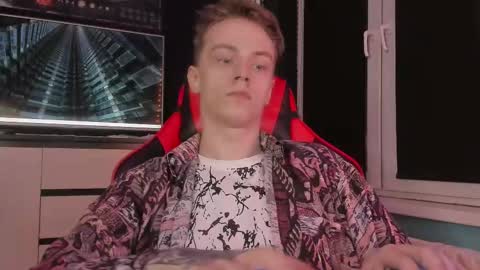 Snapshot of enkeer chatting on 10.29.25 Enker online show from 10.29.25