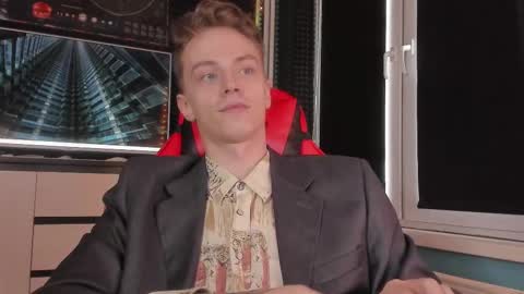 Snapshot of enkeer chatting on 10.31.25 Enker online show from 10.31.25