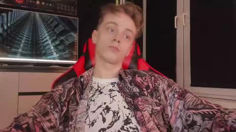 Snapshot of enkeer chatting on 11.01.25 Enker online show from 11.01.25