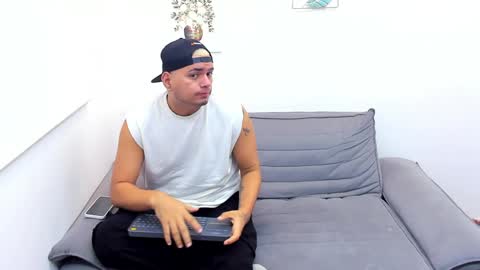 Snapshot of enrique_villa23 chatting on 12.21.24 enrique online show from 12.21.24