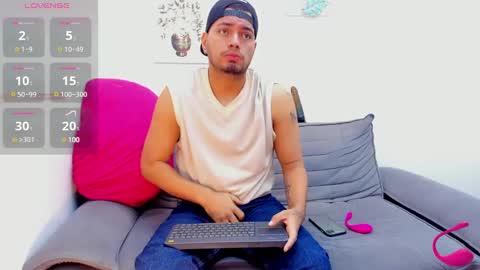 Snapshot of enrique_villa23 chatting on 01.06.25 enrique online show from 01.06.25