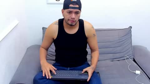 Snapshot of enrique_villa23 chatting on 01.07.25 enrique online show from 01.07.25