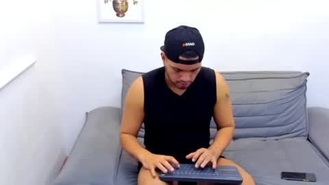 Snapshot of enrique_villa23 chatting on 01.13.25 enrique online show from 01.13.25