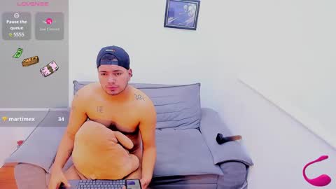 Snapshot of enrique_villa23 chatting on 01.23.25 enrique online show from 01.23.25