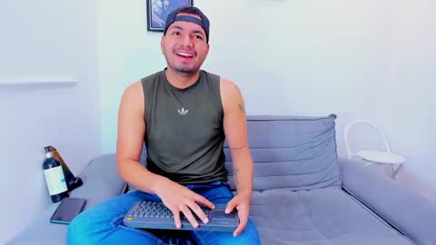Snapshot of enrique_villa23 chatting on 02.10.25 enrique online show from 02.10.25
