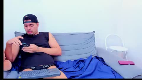Snapshot of enrique_villa23 chatting on 02.12.25 enrique online show from 02.12.25