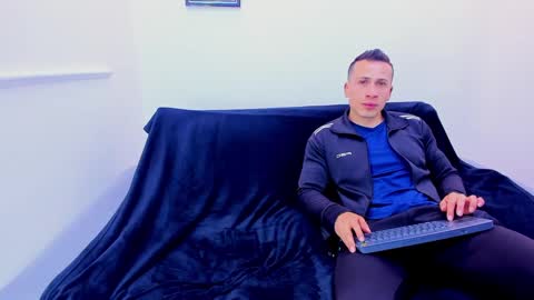 Snapshot of enrique_villa23 chatting on 03.04.25 enrique online show from 03.04.25