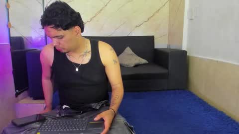 Snapshot of enrique_villa23 chatting on 09.15.25 enrique online show from 09.15.25