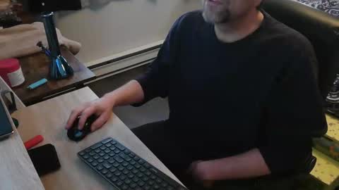 Snapshot of enthusiest chatting on 10.24.25 Enthusiest online show from 10.24.25