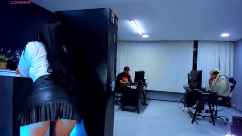 Snapshot of enyel_valmina chatting on 01.31.25 Enyel online show from 01.31.25