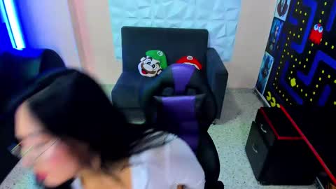 Snapshot of enyel_valmina chatting on 02.01.25 Enyel online show from 02.01.25