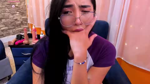 Snapshot of enyel_valmina chatting on 03.05.25 Enyel online show from 03.05.25