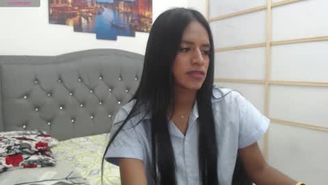 Enyenlina online show from 10.18.25