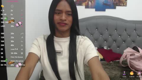 Snapshot of enyelin chatting on 11.15.25 Enyenlina online show from 11.15.25