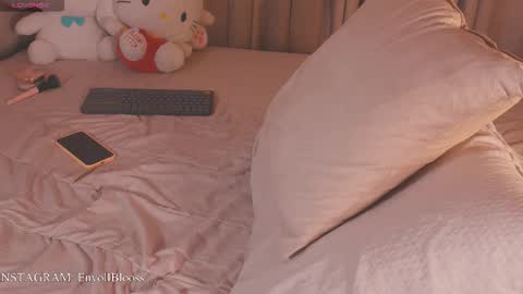 Snapshot of enyollbloss chatting on 02.18.26 Call me Sweet online show from 02.18.26