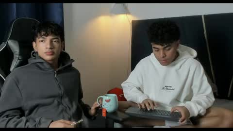 Snapshot of enzo_love18 chatting on 05.27.26 enzo online show from 05.27.26