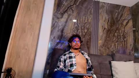 Snapshot of enzodarkwood chatting on 12.02.25 Enzo online show from 12.02.25