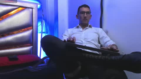 Snapshot of enzopratt chatting on 02.26.25 Enzo Pratt online show from 02.26.25