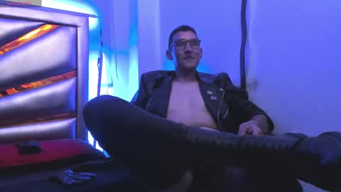 Snapshot of enzopratt chatting on 02.26.25 Enzo Pratt online show from 02.26.25