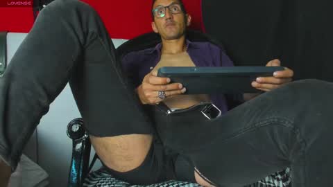Snapshot of enzopratt chatting on 03.04.25 Enzo Pratt online show from 03.04.25