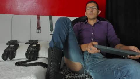 Snapshot of enzopratt chatting on 03.06.25 Enzo Pratt online show from 03.06.25