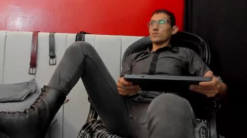 Snapshot of enzopratt chatting on 03.12.25 Enzo Pratt online show from 03.12.25