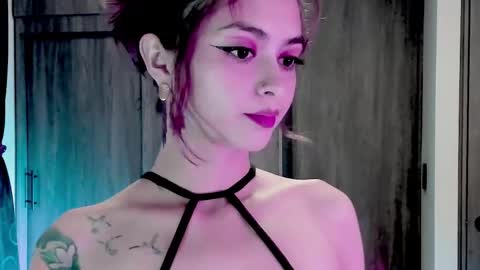 Leyla online show from 12.04.25